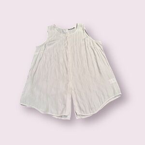 Women's Tart Sleeveless Cream Top With Slit Detail Size Medium